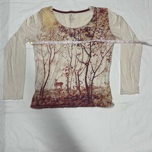 Women’s nature/deer scene shirt